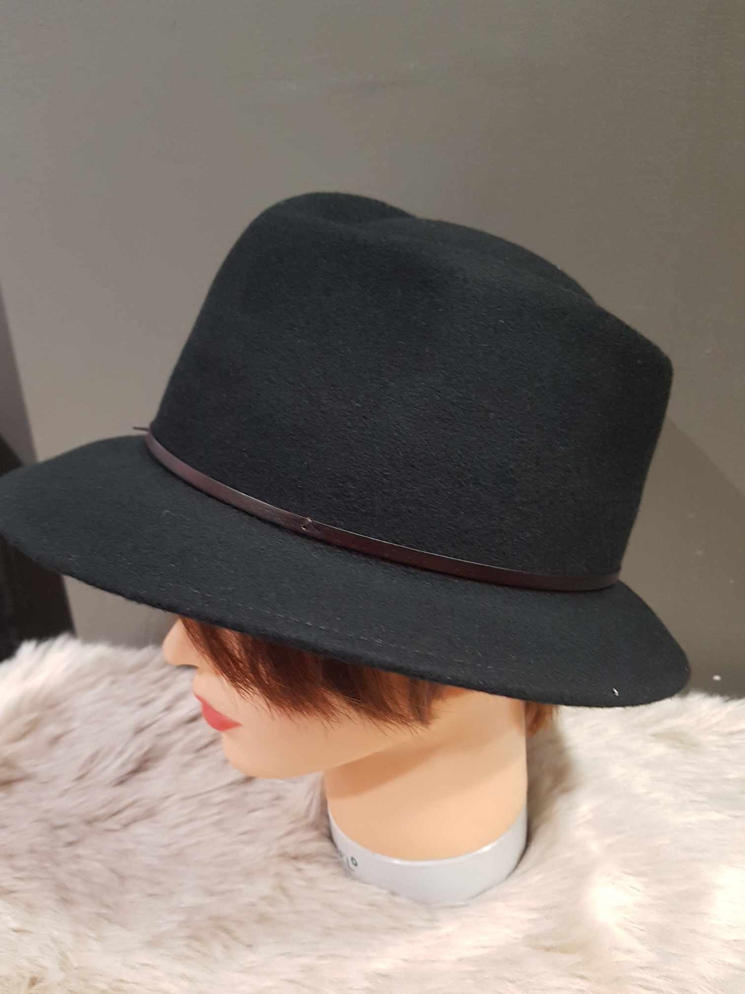 Chapeau M by Flechet