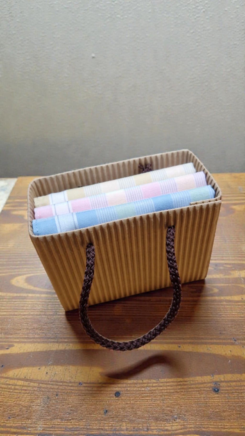 Boite à mouchoirs femme