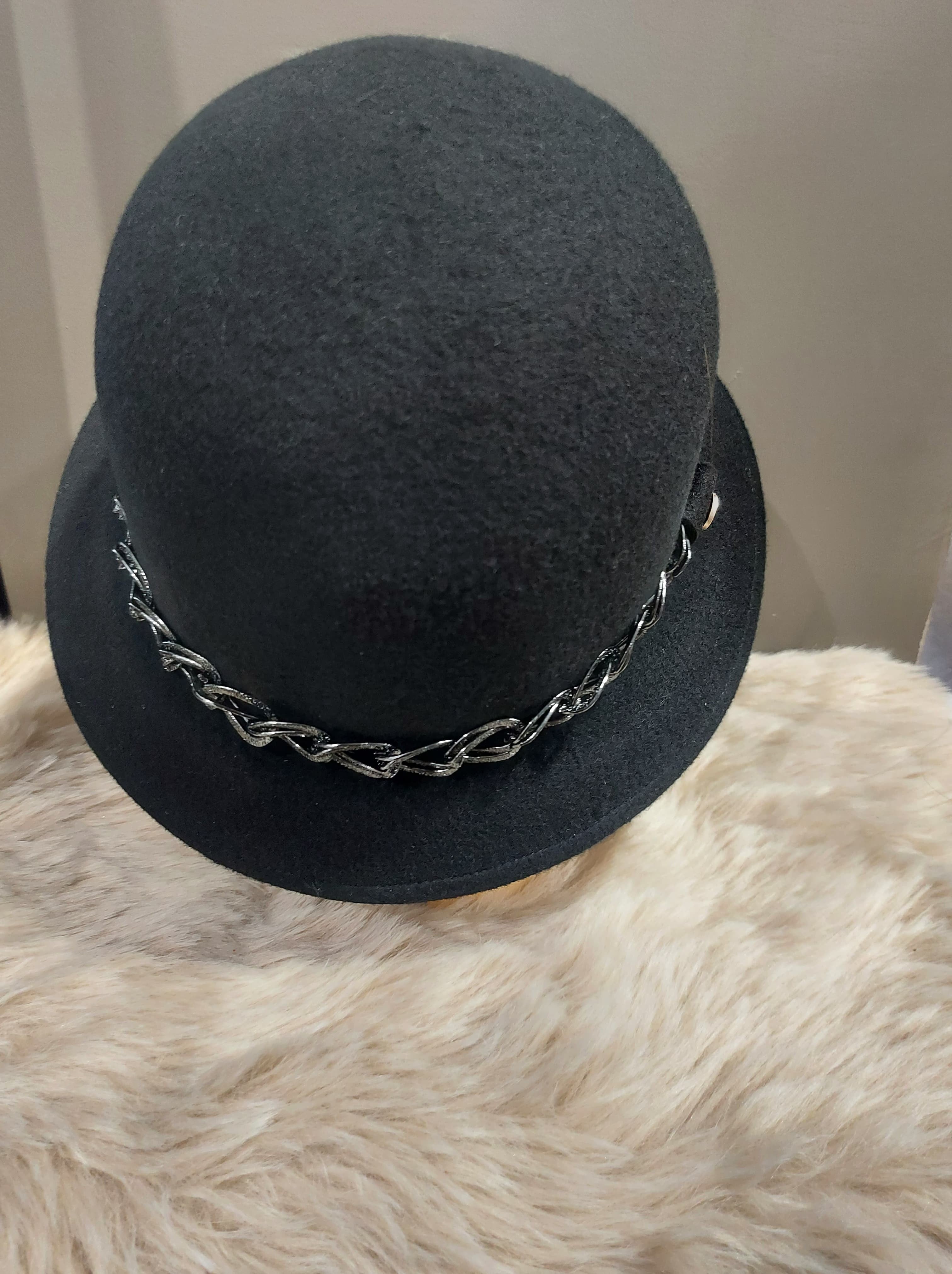 Chapeau M by Flechet