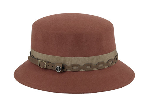 Chapeau M by Flechet
