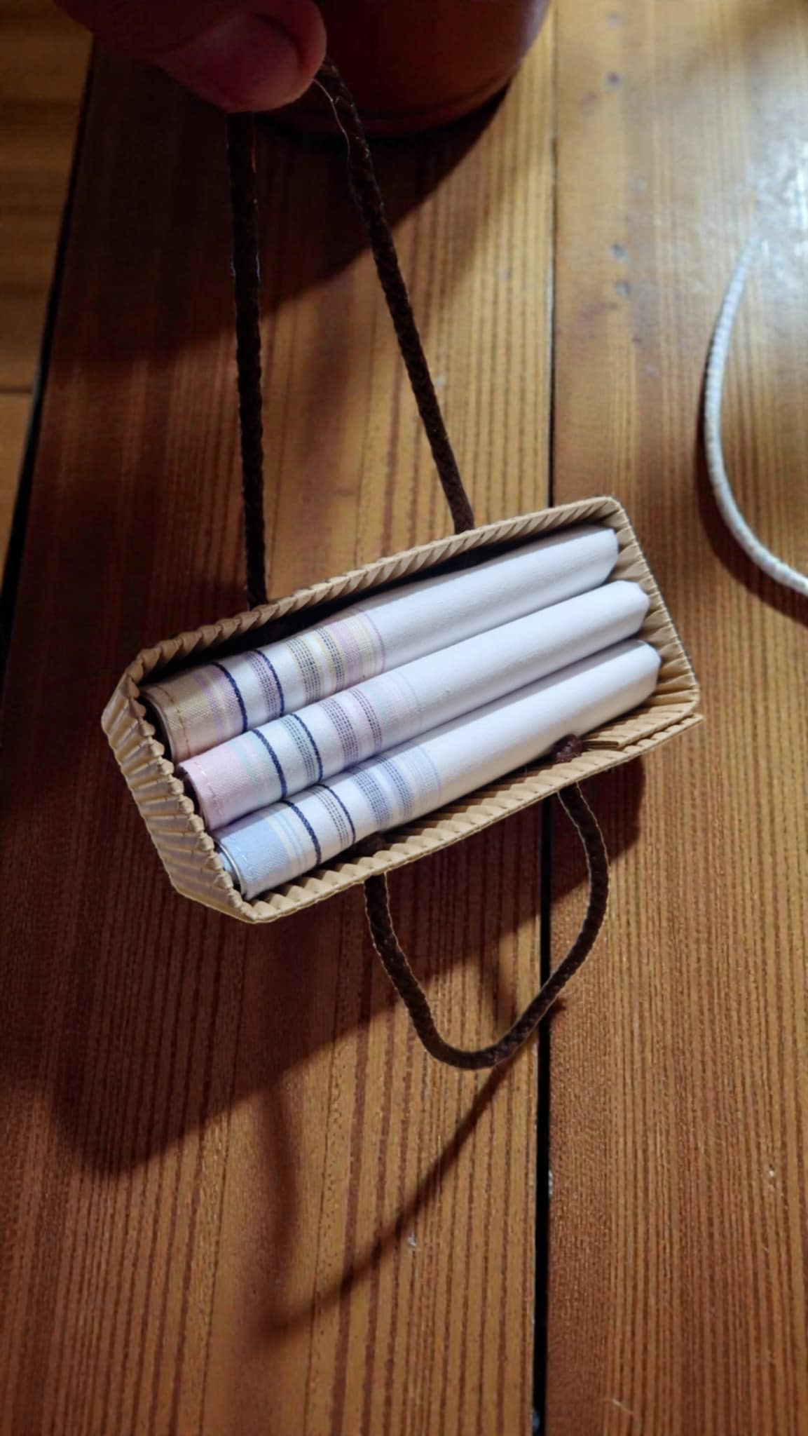 Boite à mouchoirs femme